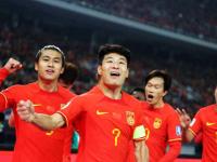 U21国足2-1越南U21，何小珂绝杀，艾菲尔丁建功，鲍世蒙送礼